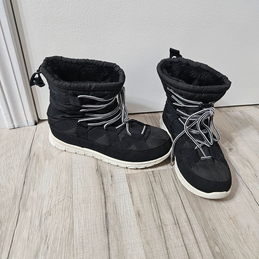 women's size 7 Black Winter Boots